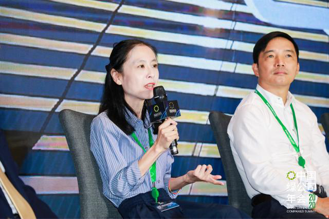 钱晶（左）在“2020中国绿公司年会”上参与专题讨论。图片来源：会议主办方提供